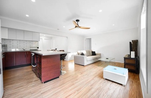 Molendinar Apartment | Conveniently Located Unit With A Pool