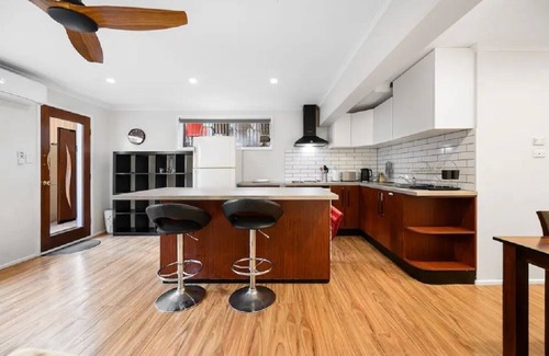 Molendinar Apartment | Conveniently Located Unit With A Pool