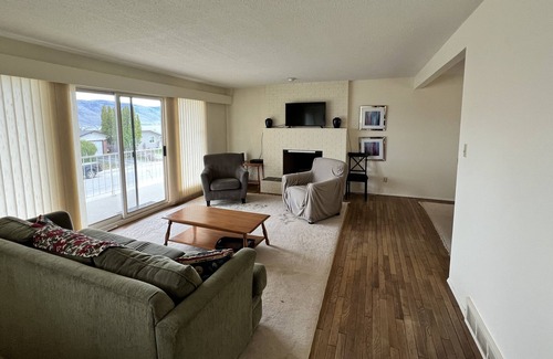 Kamloops House | Conveniently located between TRU & RIH 4 bed full house, Central AirConditioner