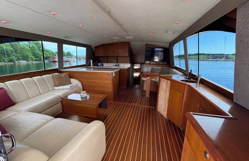 Lunenburg Waterfront Boat Rental | Conveniently located Yacht close to the UNESCO town of Lunenburg, Nova Scotia