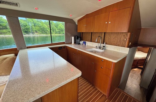 Lunenburg Waterfront Boat Rental | Conveniently located Yacht close to the UNESCO town of Lunenburg, Nova Scotia