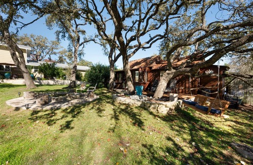 West Oak Hill House | Conveniently Located-Charming Tiny Cabin-Oak Hill!