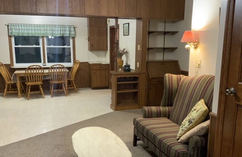 Narvon Other | Conveniently located country in law suite.