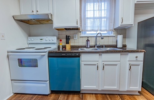 Columbus House | Conveniently located house with 6 beds and all your essentials!