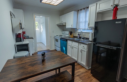 Columbus House | Conveniently located house with 6 beds and all your essentials!