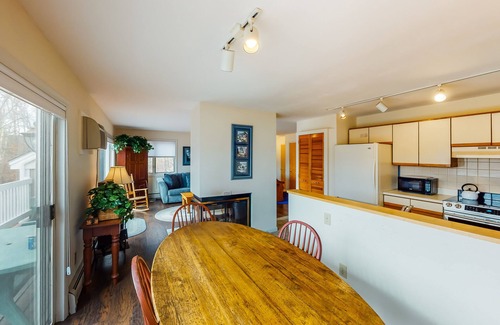 Stowe Area Condo | Conveniently located mountain condo with indoor pool & hot tub - close to skiing