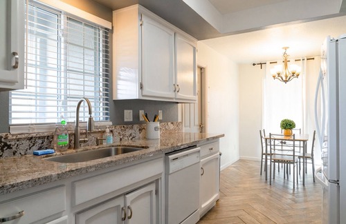 Modesto House | Conveniently located: Shopping, restaurants and best location for travel nurses!