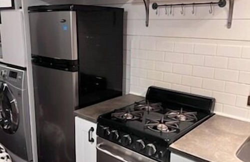 West Oak Hill House | Conveniently Located Tiny Home Retreat-Oak Hill!
