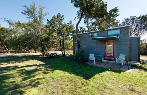 West Oak Hill House | Conveniently Located Tiny Home Retreat-Oak Hill!