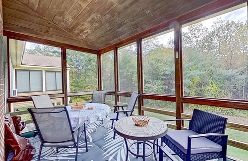 Village at Kearsarge House | Conveniently located townhouse with screened porch, pool, & washer/dryer