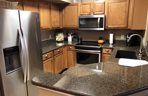 Iona Condo | Conveniently located near Fort Myers and Sanibel beaches.