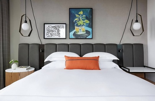 Downtown Fort Worth Hotel | Conveniently Located in Downtown! Close to Fort Worth Zoo! Bike Rental!