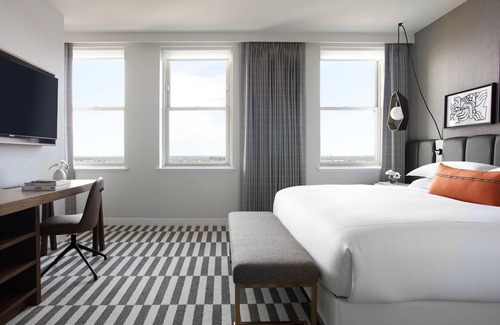 Downtown Fort Worth Hotel | Conveniently Located in Downtown! Close to Fort Worth Zoo! Bike Rental!