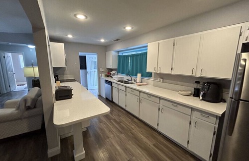 Beverly Green House | Convention/Airport Close 5beds 1 story Pets Pay
