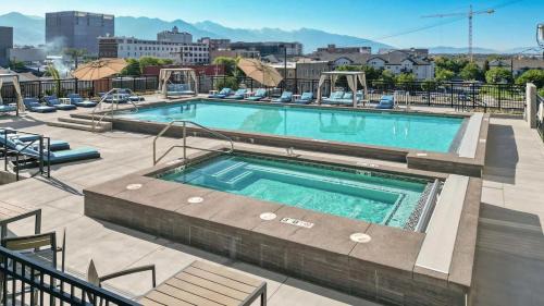 Rio Grande Apartment | Convention Ctr Luxury 1BR Pool Gym Hot Tub