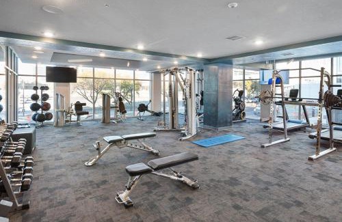 Rio Grande Apartment | Convention Ctr Luxury 1BR Pool Gym Hot Tub