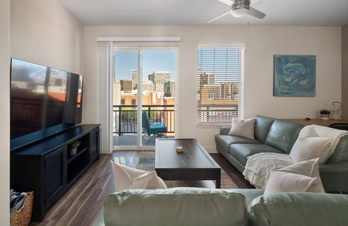 Rio Grande Apartment | Convention Ctr - Stylish 2BD/2BA w/Pool/Gym/Htub