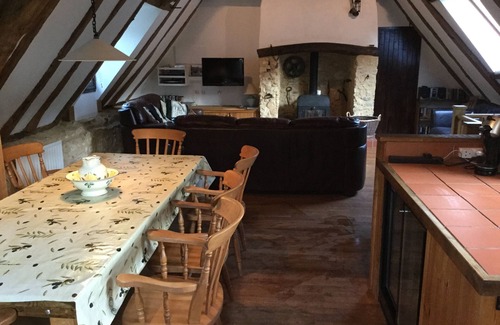 Saint-Germain-de-Belves House | Converted Barn,full of character, with large pool and grounds