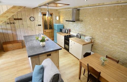 Cassington House | Converted Barn House - Central Oxford, Cotswolds