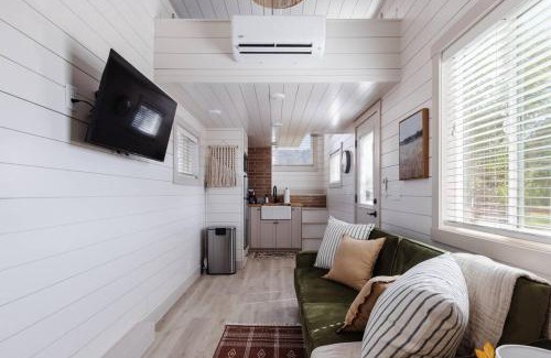 Apple Valley House | Convient tiny home private deck