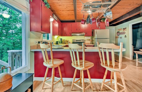 Eidelweiss Village Cabin | Conway Area Chalet w/Mountain Views & Fire Pit!