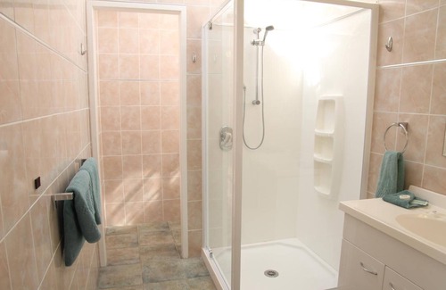Haruru Hotel | Cook's Lookout Motel