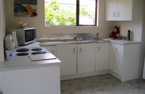 Cooks Beach Cottage | Cooks Beach Gem - Cooks Beach Holiday Home