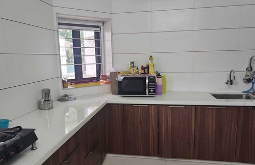 Vadodara Apartment | Cool 2-bedroom apartment with AC in vibrant Vadodara