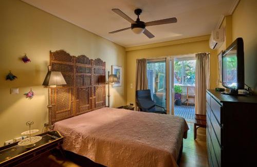 Voula Apartment | Cool ambiance, 2Brs , Private Garden & Parking