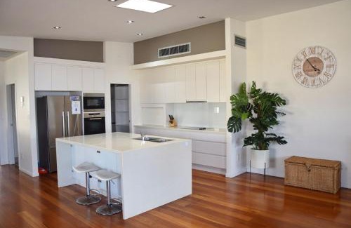 South West Rocks House | Cool and Calm - Bring your own linen