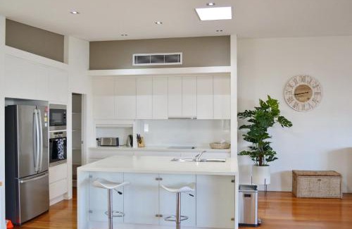 South West Rocks House | Cool and Calm - Bring your own linen