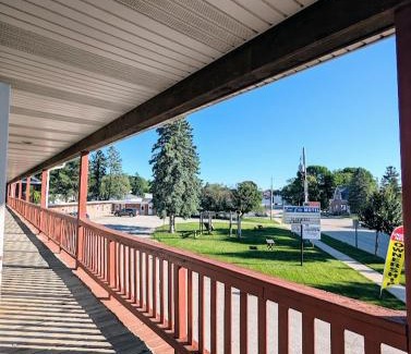 Two Rivers Hotel | Cool City Motel