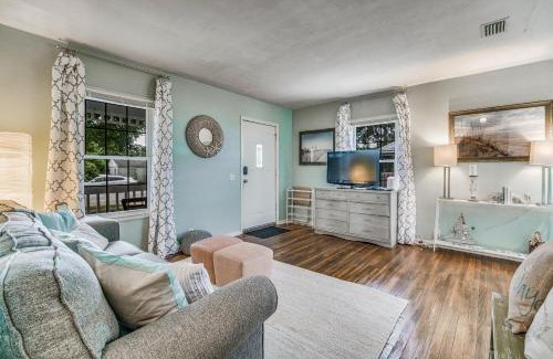 Navy Point House | Cool Coastal Cottage