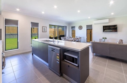 Coomera House | Cool Coomera Family Getaway near Theme Parks
