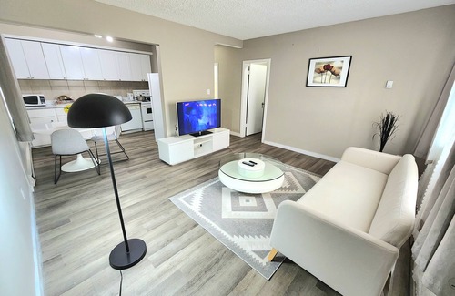 North Central Edmonton Apartment | Cool entire suite on Jasper Avenue Downtown.