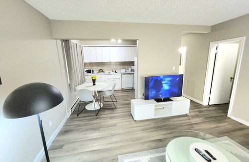 North Central Edmonton Apartment | Cool entire suite on Jasper Avenue Downtown.