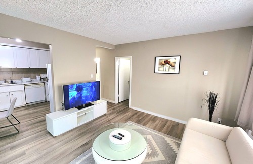 North Central Edmonton Apartment | Cool entire suite on Jasper Avenue Downtown.