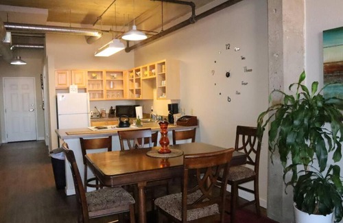 Quality Hill Apartment | Cool Loft DoWNTOWN near River Mkt, Conv Ctr, P&L