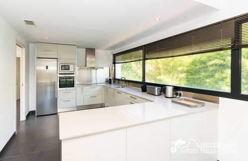 Olivella Villa | Cool Modern Villa - Heated Private Pool & Hot tub