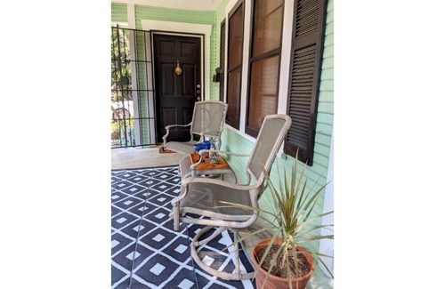 Monte Vista House | Cool oasis on the St Mary Strip. Riverwalk, Six Flags and Sea world nearby.