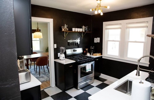 Union Park Cottage | Cool, Quiet, and Comfortable Cottage Near Mac