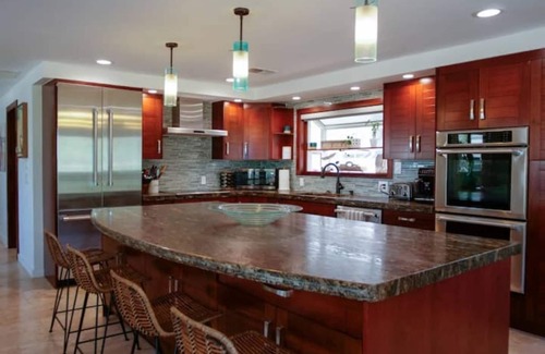 Kailua House | Cool retreat at the entrance to Lanikai-Very Close to Beach-3 Primary Bedrooms