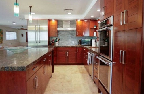 Kailua House | Cool retreat at the entrance to Lanikai-Very Close to Beach-3 Primary Bedrooms
