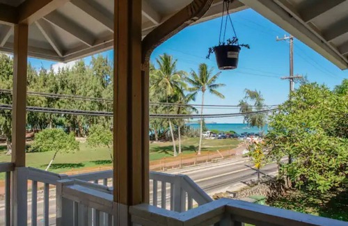 Kailua House | Cool retreat at the entrance to Lanikai-Very Close to Beach-3 Primary Bedrooms