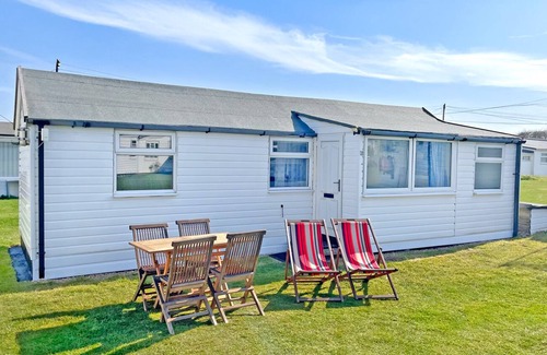 Walcott Ski Chalet | Cool Seaside Hut, Sandy & Quiet Beach