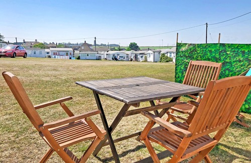 Walcott Ski Chalet | Cool Seaside Hut, Sandy & Quiet Beach