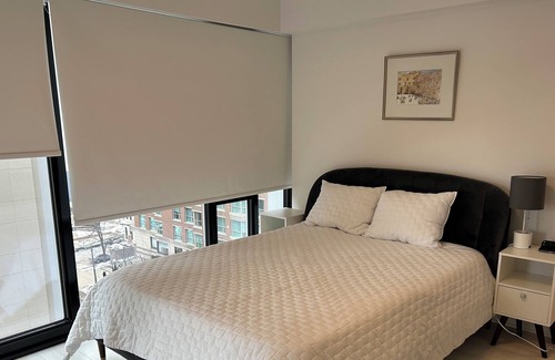 Bloor-Yorkville Condo | Cool vibe In the heart of Toronto, best restaurants and trendy shopping.