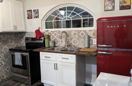 St. Petersburg Apartment | Cool Vintage Tiny House Loft , walk to the Bay