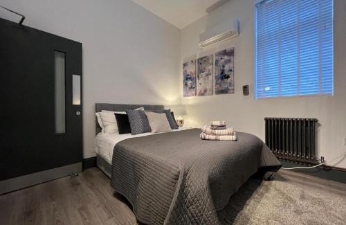Turnham Green Apartment | Cool warehouse conversion apt in Chiswick London