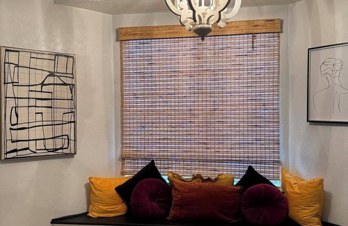 Sugar Land House | Cool Water Vibes Charming 4-bedroom house Sugar Land- complementary mini Bar